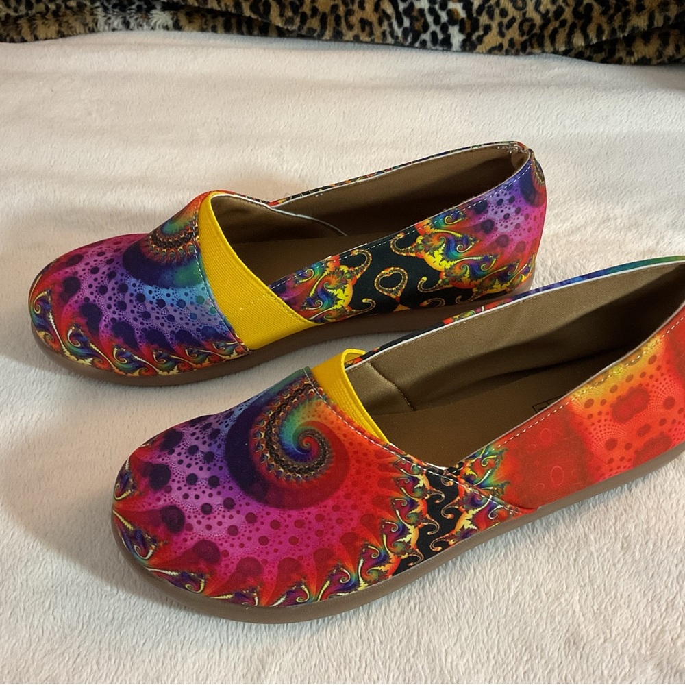 Colorful Women's Slip-On Shoes - Picture 2 of 5